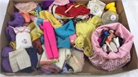 Box assortment of Barbie cloths & accessories