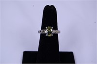.925 Sterling Silver Oval Peridot Ring Size 6