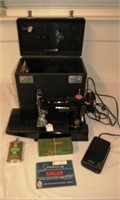 SINGER 221 FEATHER WEIGHT SEWING MACHINE