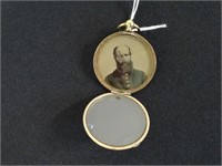 PINCHBECK LOCKET WITH TIN TYPE OF CIVIL WAR