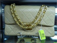 CHANEL LEATHER HANDBAG