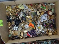 JEWELRY DISCOVERY LOT