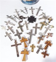Lot de croix de chapelets, bois et métal