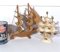 2 miniatures de navires, bois et coquillages