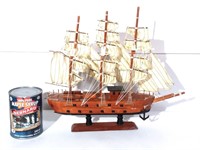 Miniature d'un navire à 3 mâts, en bois