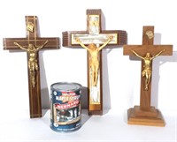 3 crucifix en bois dont 1 des derniers sacrements
