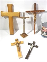 5 croix en bois