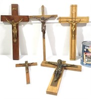 Lot de 5 crucifix en bois et métal