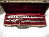 Vintage Getzen Deluxe flute with original case