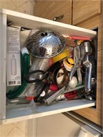 Contents in kitchen drawer