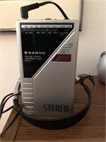 Sanyo am/fm portable radio w/headset