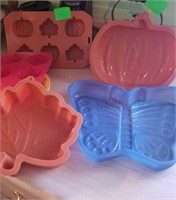 GOOD PLASTIC CAKE / DESERT MOLDS