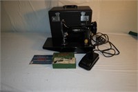 SINGER FEATHER WEIGHT SEWING MACHINE