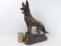 Sculpture de chien style berger allemand