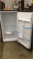 Magic Chef 3.2cu.ft. Compact Refrigerator $151 R *