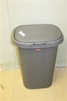 Garbage Can with Lid