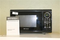 Emerson 900 Watt Microwave, Works