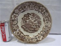 Brown/white plate, floral edge