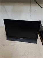 Vizio 18 in TV monitor with remote powers on