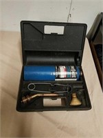 Bernzomatic torch with propane in case