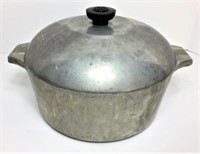 Wagnerware Magnalite Lidded Metal Pot