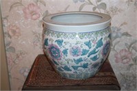 Oriental urn/planter