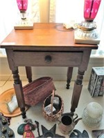 Antique, 1 Drawer Table