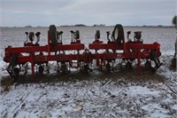 IH 183 12/30 DT Row Cultivator