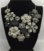 Black & Silver floral costume (fr)