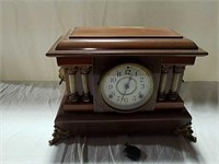 Vintage Seth Thomas mantle clock with pendulum