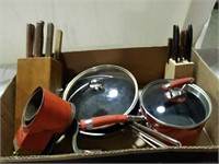 Pans with lids, grinder and knife blocks