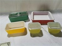 Pyrex refrigerator dishes -2 with lids,