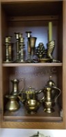 16pcs. Brass: candle sticks, tea pot, pine cone
