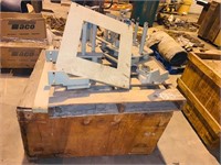 CRATE AND PALLET OF MACHINING EQUIPMENT