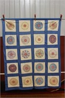 Machine stitched quilt top