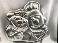 Vintage WILTON Bert & Ernie Cake Pan Seasame St