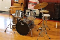Pearl "Forum Series" Drum Set