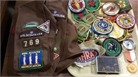 Tray lot of girl-scouts badges, 2 sashes,