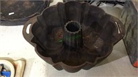 Cast iron bunt cake pan, 10 inch diameter, no