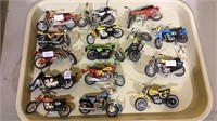Tray lot of 15 toy mini bikes & motorcycles, 3