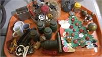 Tray lot of vintage small items, 5 army foot