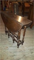 Oak drop leaf gate leg table