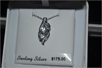 STERLING DIAMONDLUXE PENDNAT NECKLACE 3/4"