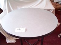 Round table 38x20 with 4 different color padded