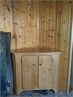 Corner cabinet w 2 cabinet doors.