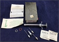 Veterinary Syringe and 4 Needles Plus Box