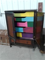 Cabinet w/ pull-out drawers
