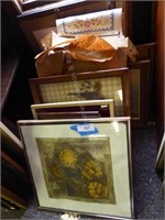 Lot w/ frames / pictures