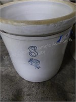 8 gal stoneware crock - cracked - buyer moves
