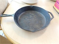 Cast iron Lodge 10SK frying pan